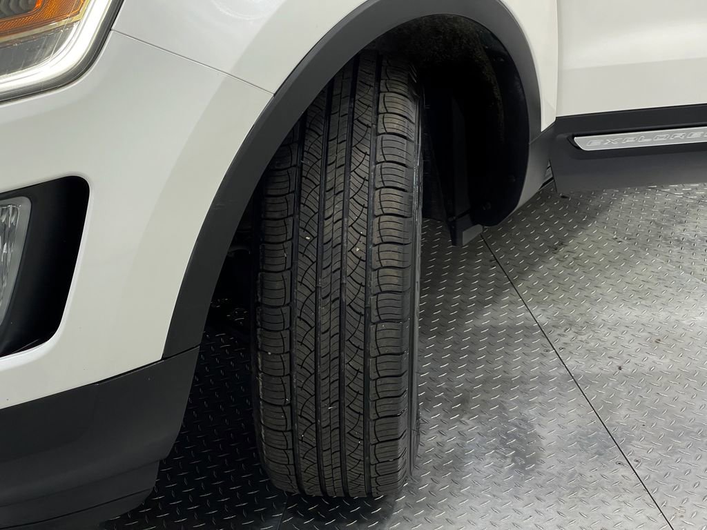 Used 2016 Ford Explorer XLT w/ Equipment Group 202A image 39