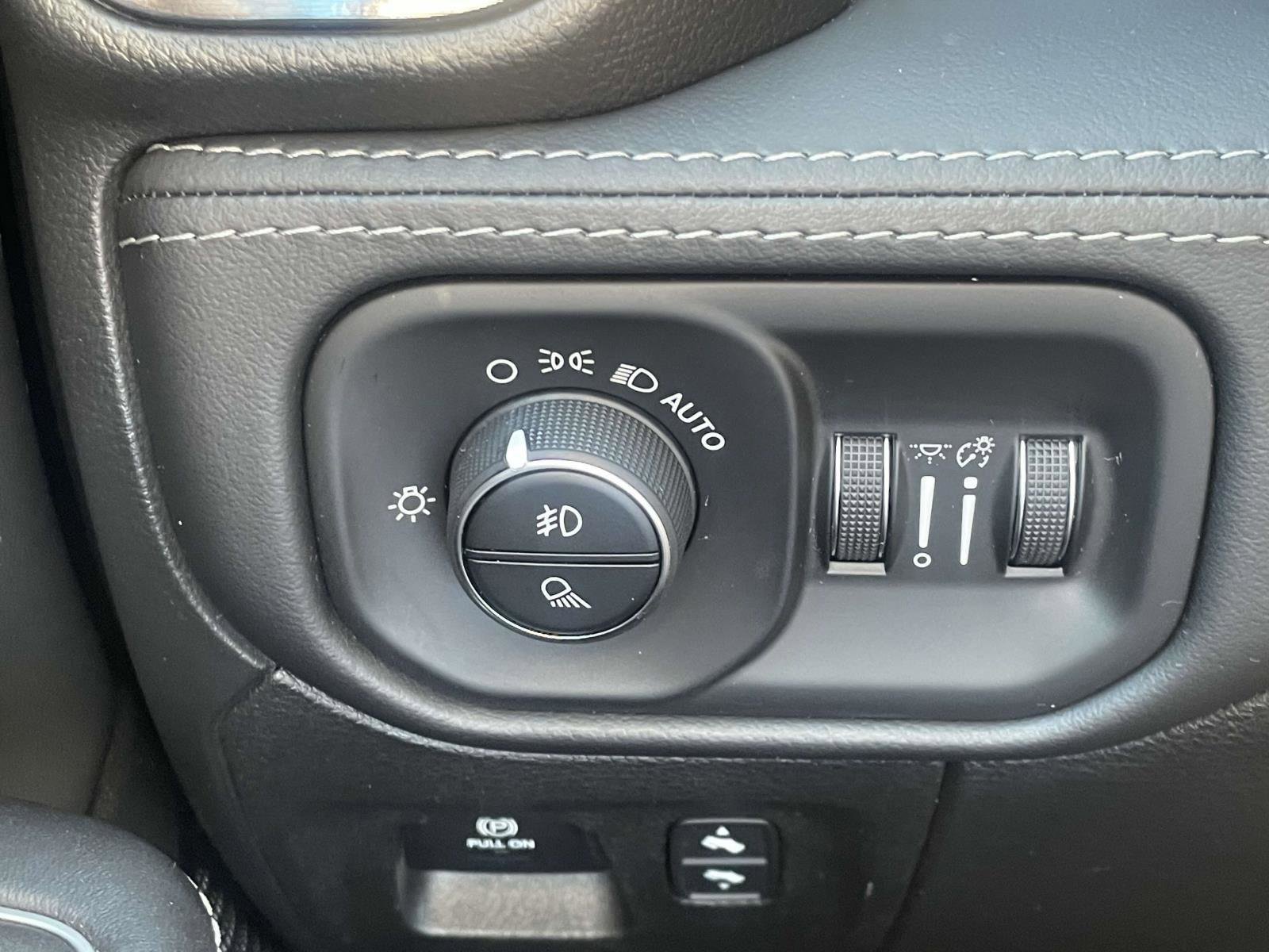 Used 2022 RAM 1500 Limited image 12