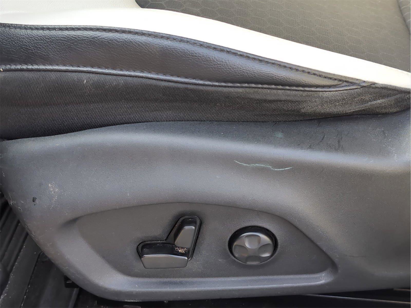 Used 2018 Jeep Compass Latitude w/ Popular Equipment Group image 16