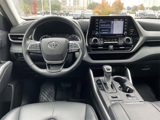 Used 2022 Toyota Highlander XLE image 13