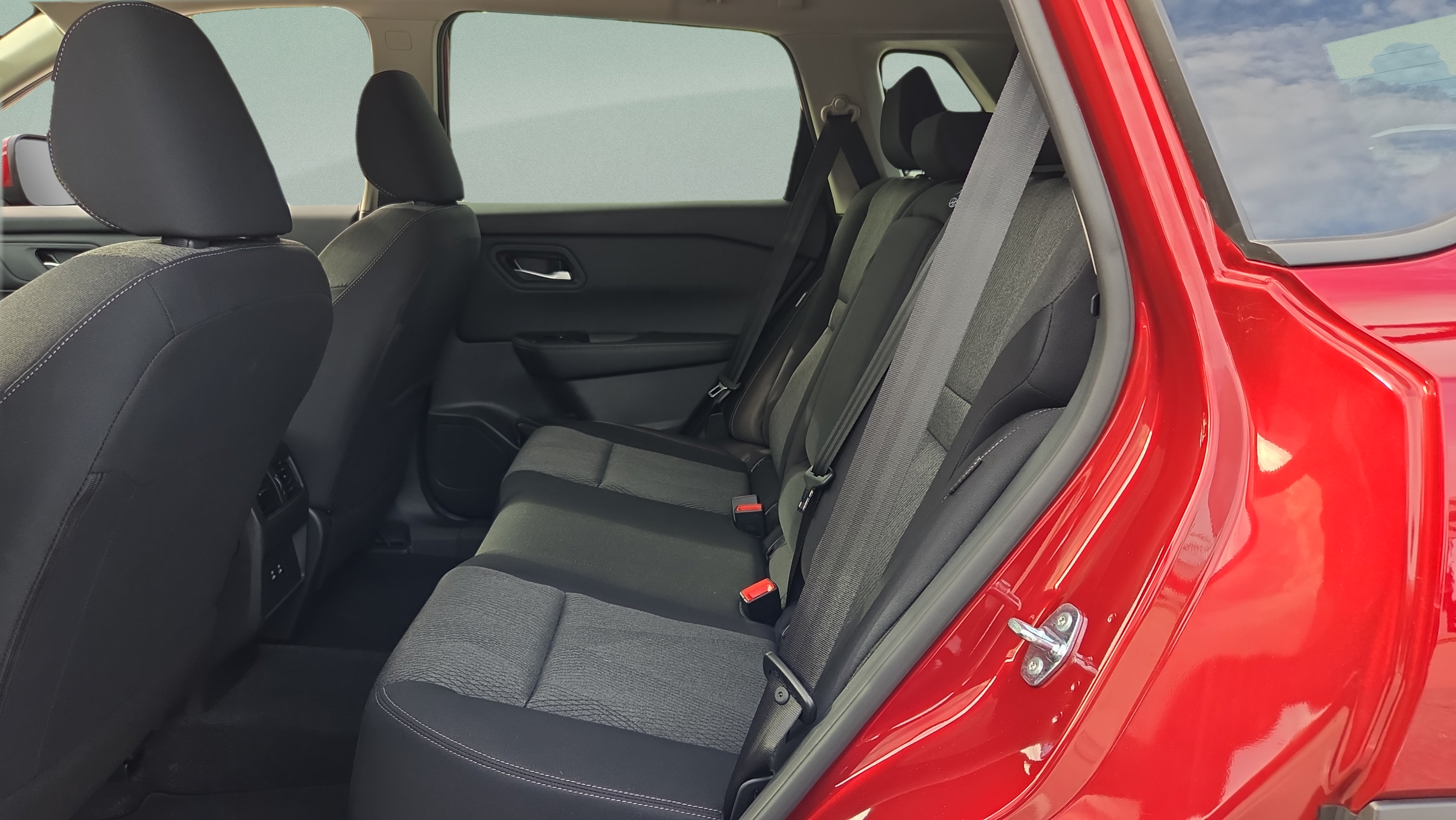 Certified 2026 Nissan Rogue SV FWD image 11