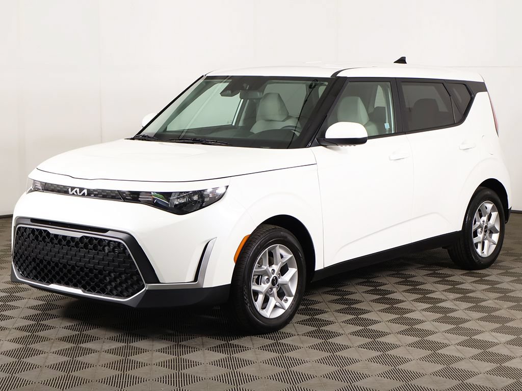 Certified 2023 Kia Soul LX w/ LX Technology Package FWD image 7