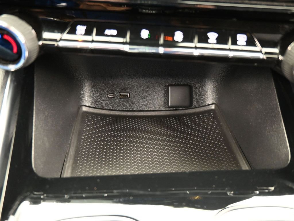 Used 2024 Chevrolet Traverse LS image 30