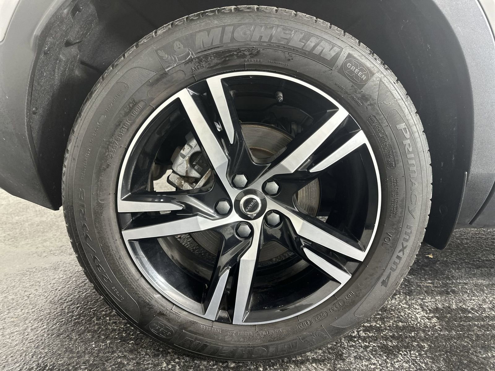 Used 2023 Volvo XC40 B5 Core image 14