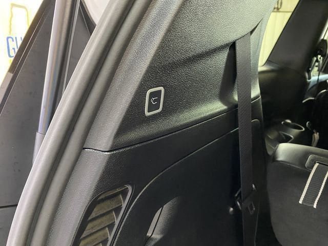 Used 2026 Chrysler Pacifica Select image 32