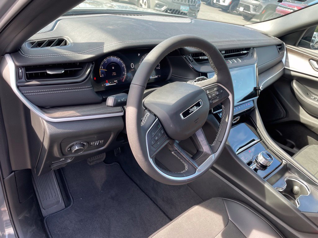 New 2027 Jeep Grand Cherokee Altitude AWD/4WD image 9