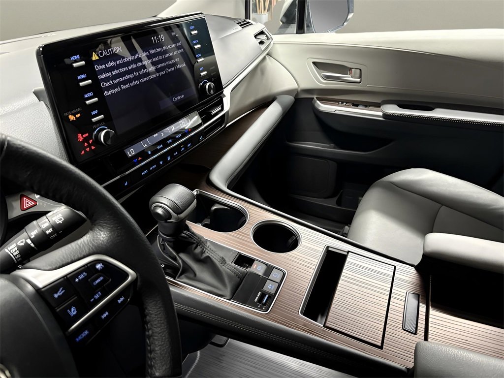 Used 2023 Toyota Sienna XLE image 7