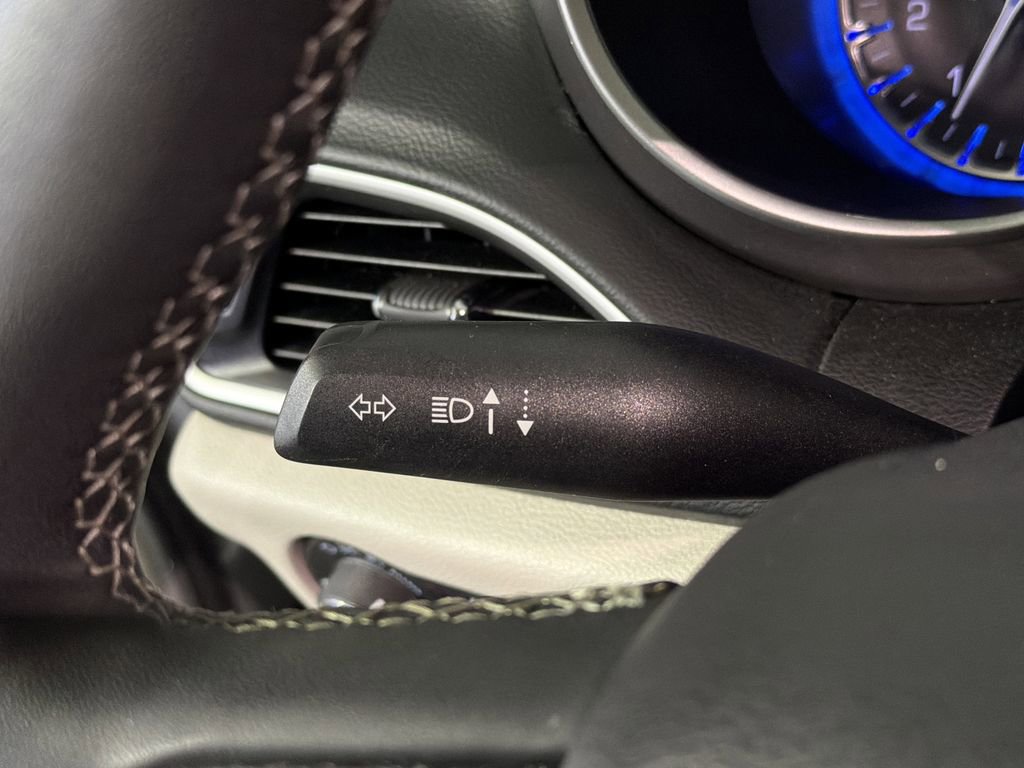 Used 2024 Chrysler Pacifica Touring-L image 20