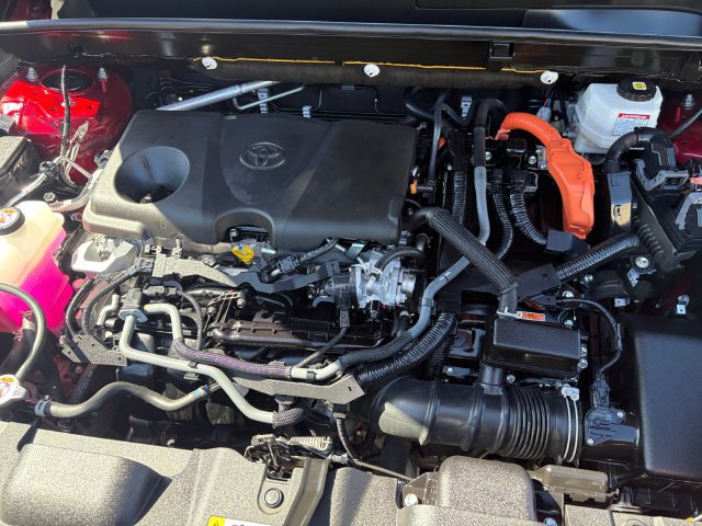 Certified 2024 Toyota Venza LE AWD/4WD image 9