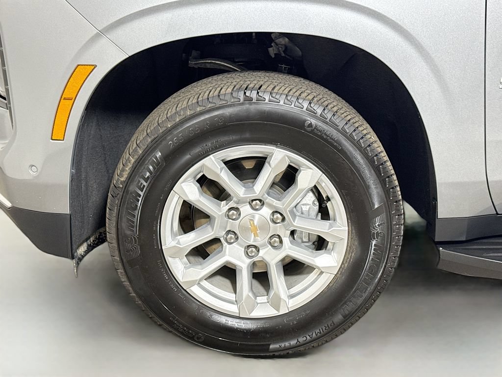 Used 2026 Chevrolet Suburban LT w/ Comfort Package AWD/4WD image 31