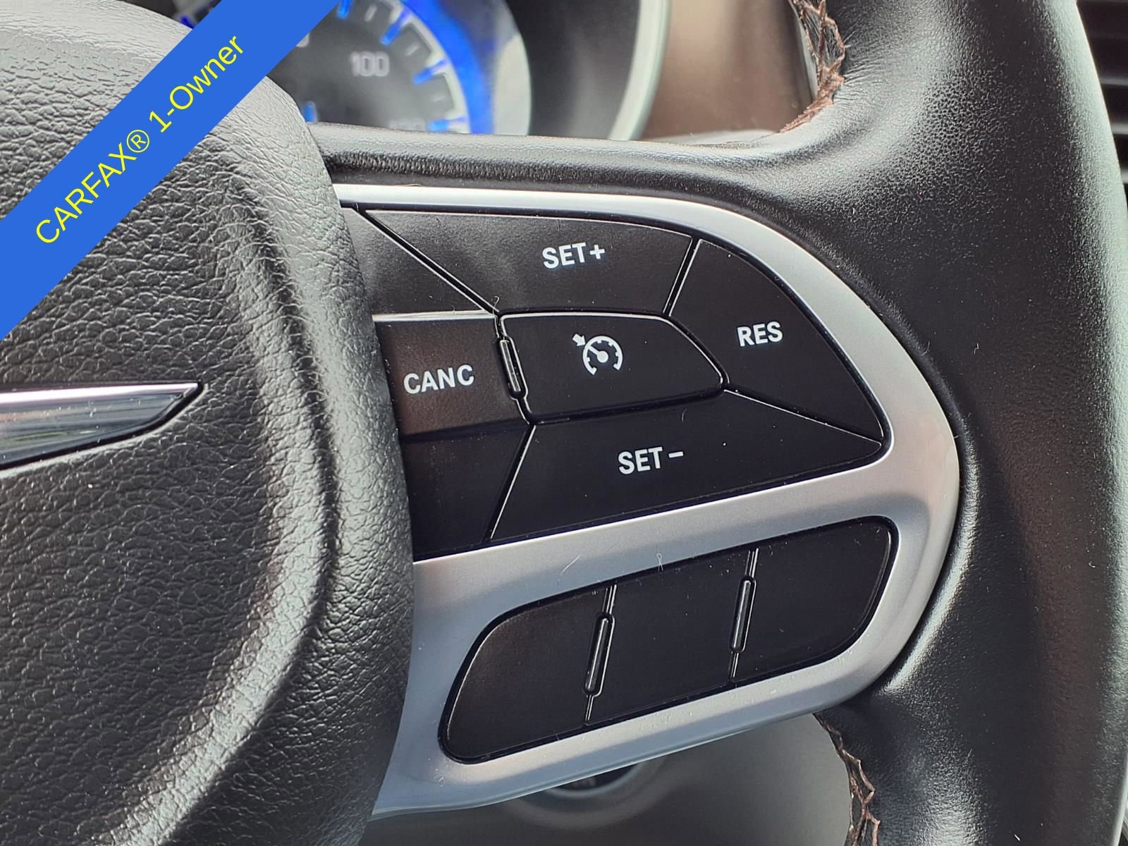 Used 2018 Chrysler Pacifica Touring-L FWD image 26