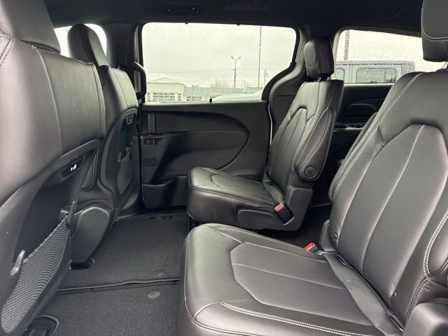 New 2026 Chrysler Pacifica Select AWD/4WD image 9