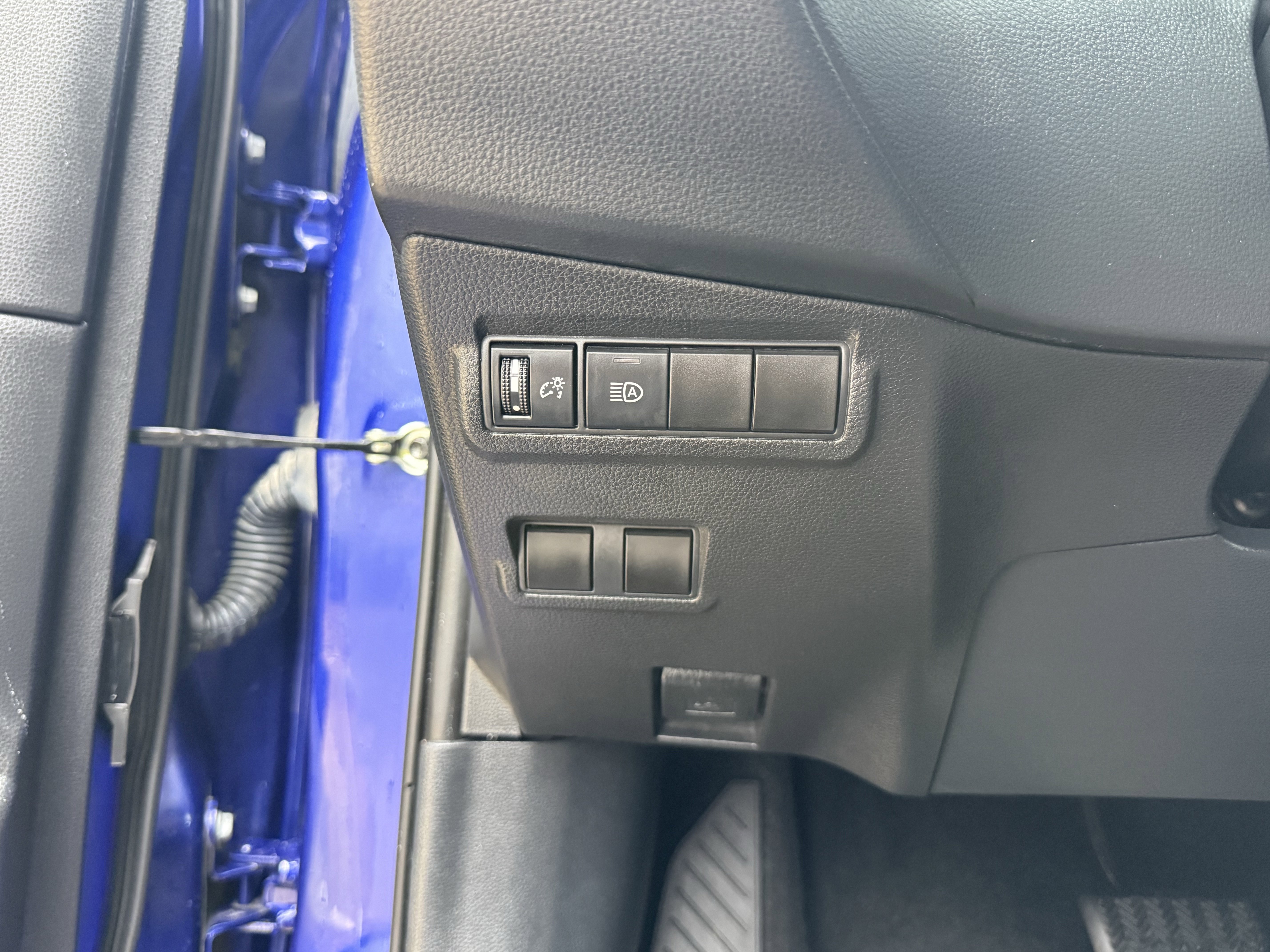 Used 2022 Toyota Corolla Cross LE w/ Moonroof Package image 12