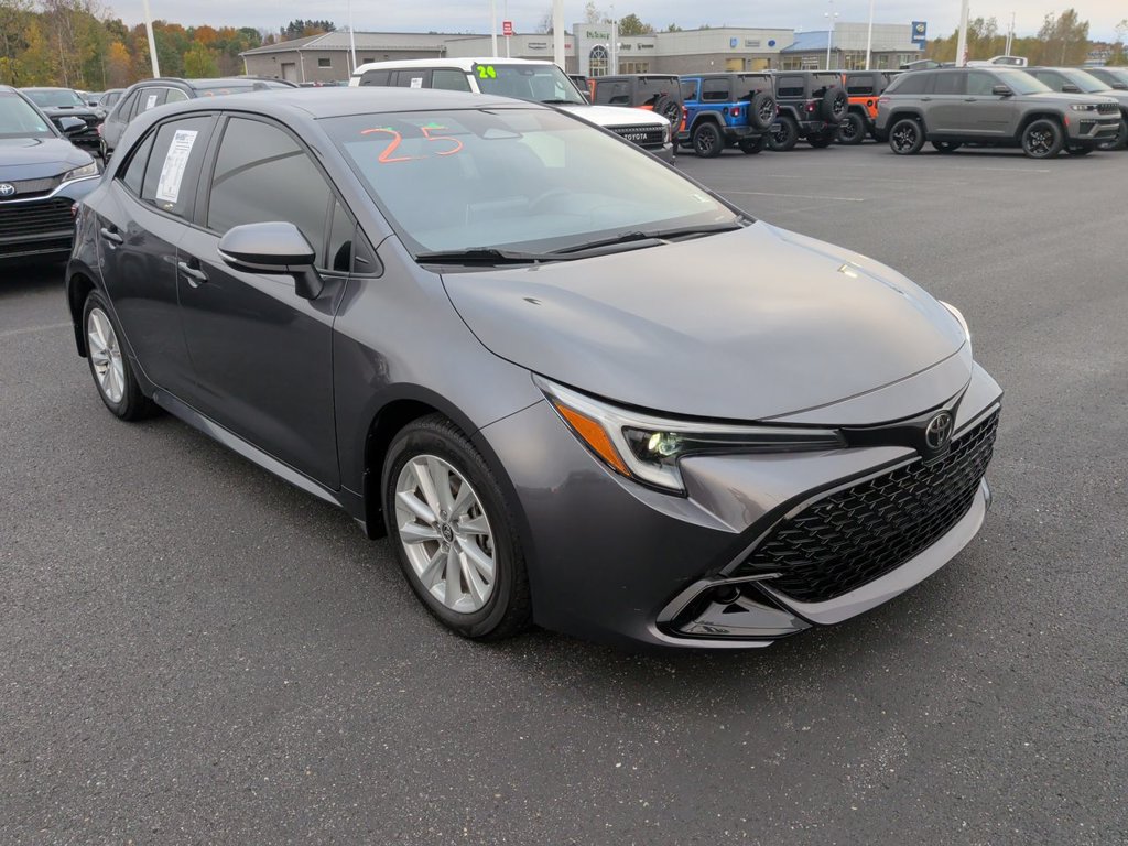 Used 2025 Toyota Corolla SE FWD image 2