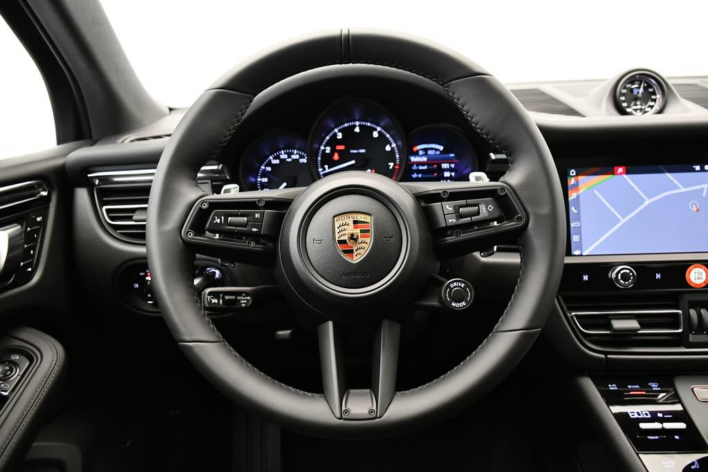 Certified 2026 Porsche Macan AWD/4WD image 26