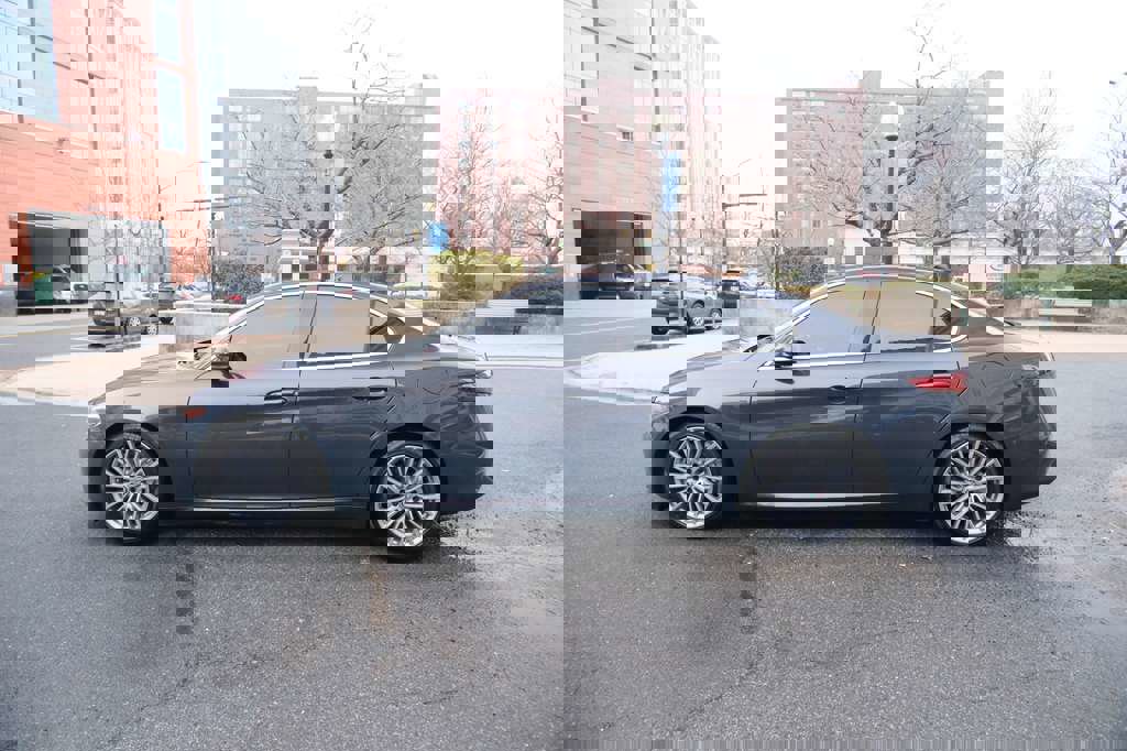 Used 2019 Alfa Romeo Giulia Ti w/ Quick Order Package 22Z Lusso image 6