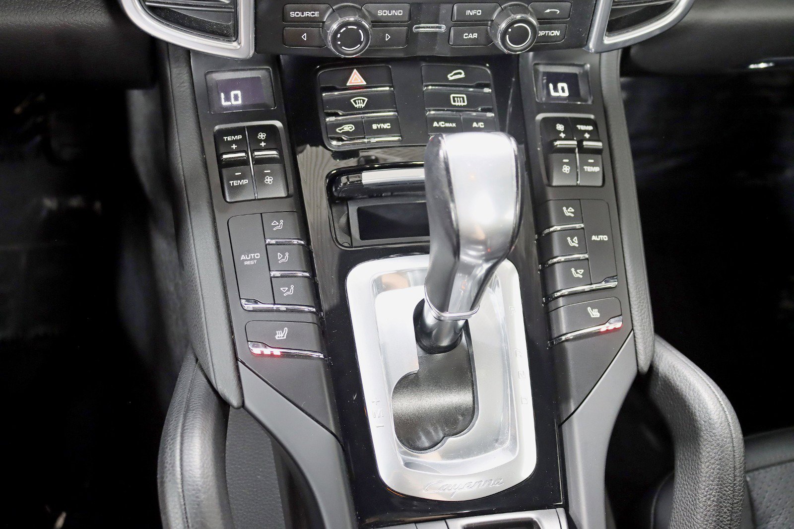 Used 2014 Porsche Cayenne Platinum Edition image 21