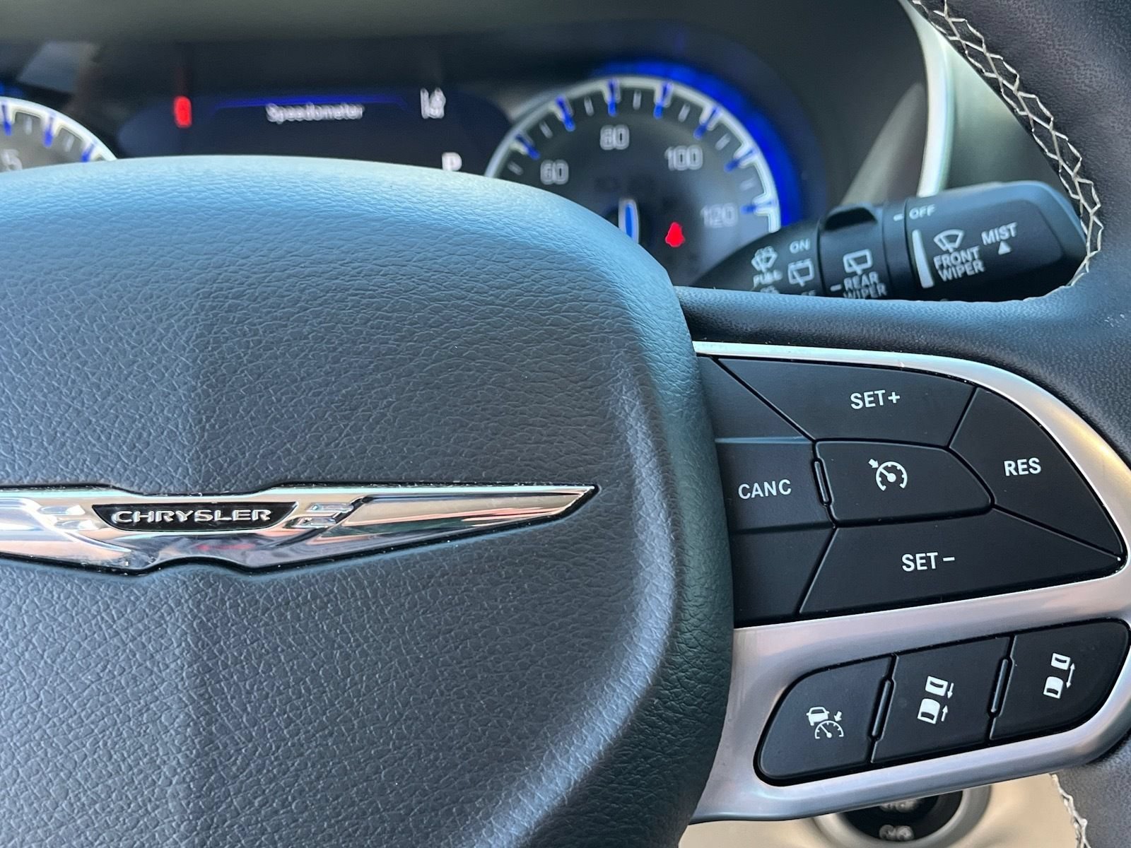 Used 2024 Chrysler Pacifica Touring-L FWD image 20