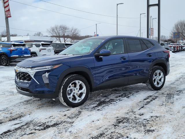 Used 2024 Chevrolet Trax LS w/ LS Convenience Package image 4