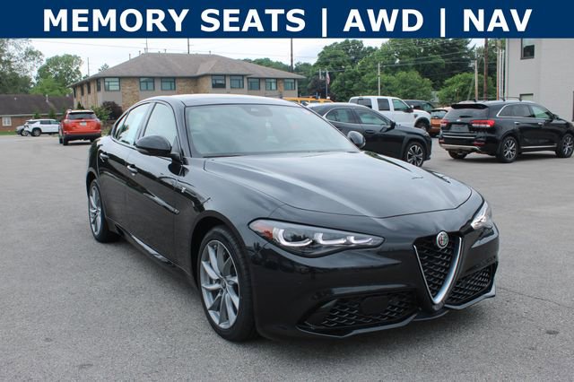 Used 2024 Alfa Romeo Giulia Ti AWD/4WD image 2