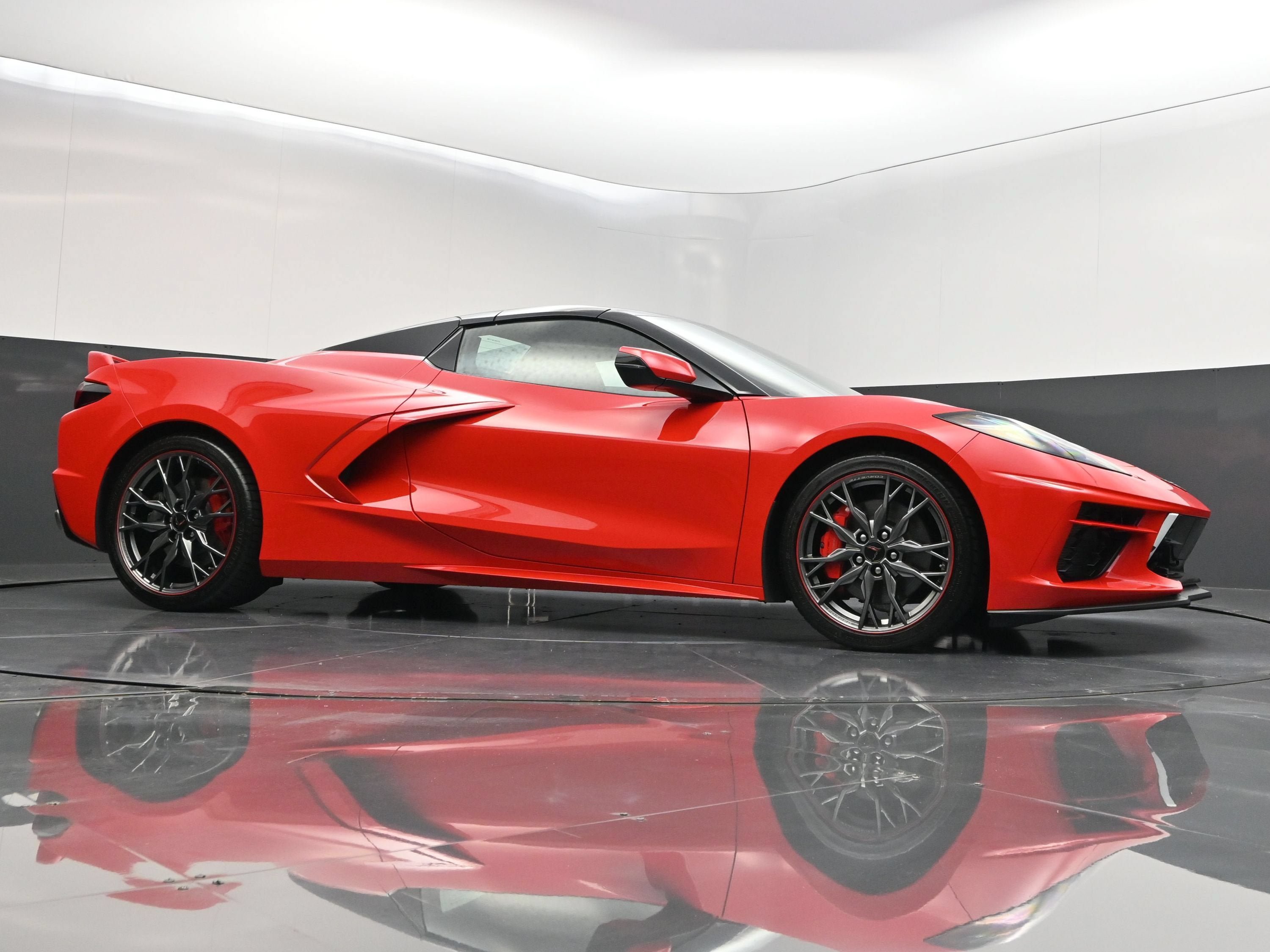 Used 2024 Chevrolet Corvette Stingray Premium Conv w/ Z51 Performance Package RWD image 46