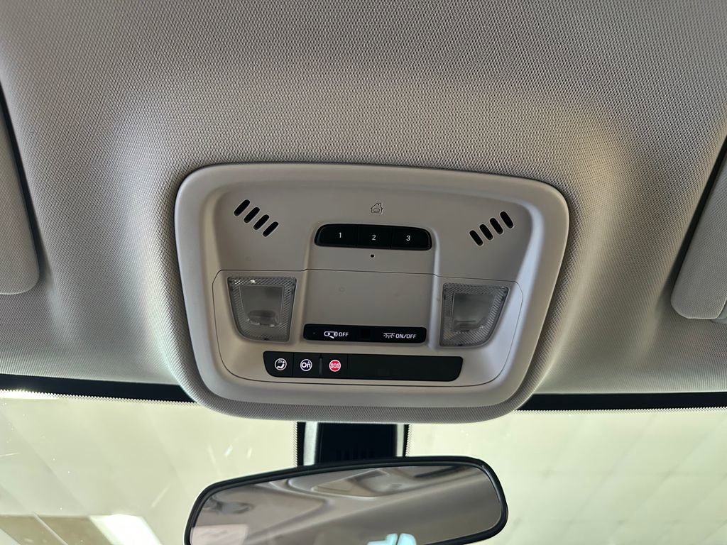 Used 2020 Chevrolet Traverse LT FWD image 32