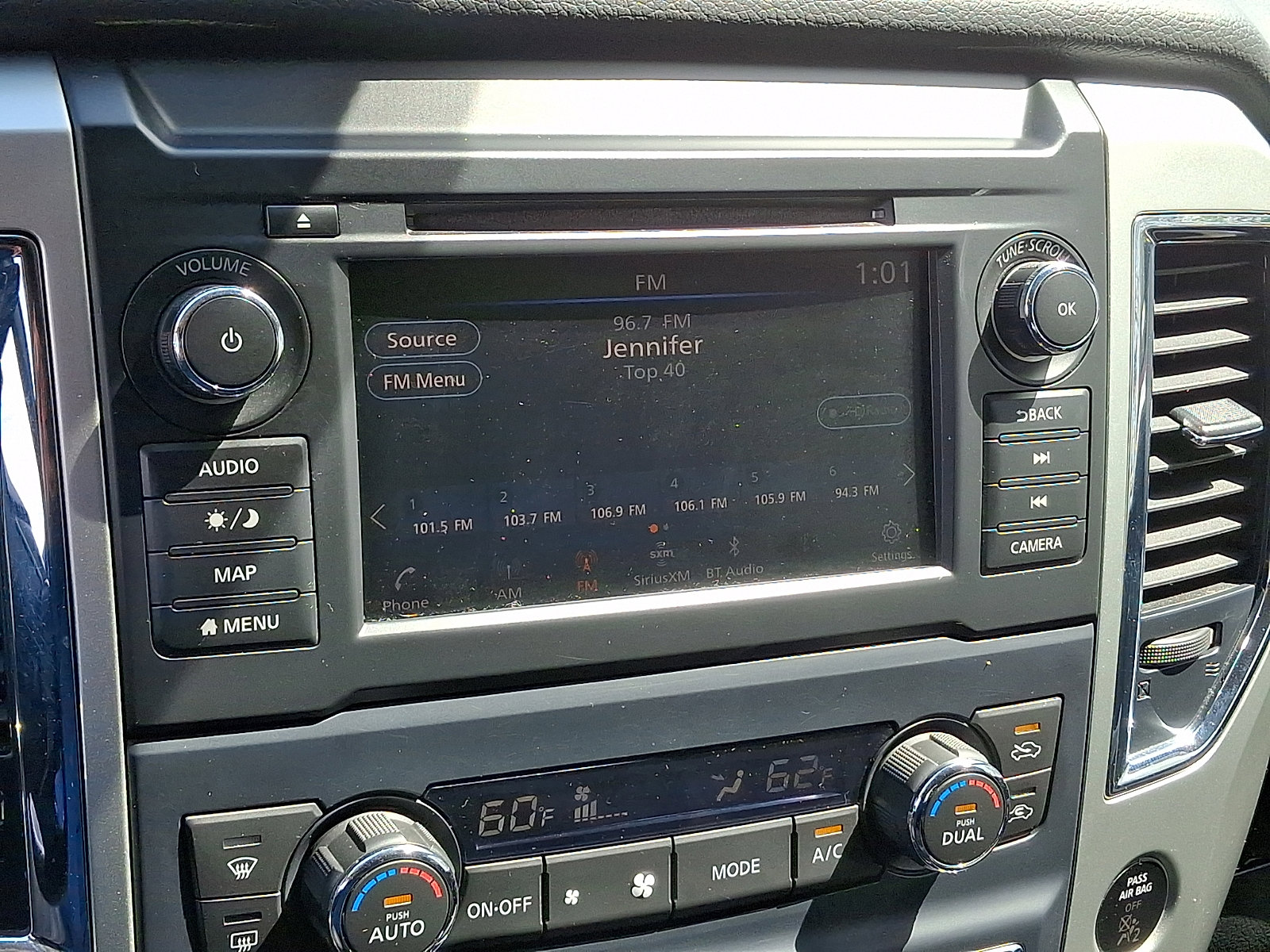 Used 2019 Nissan Titan SV w/ SV Convenience Package image 18