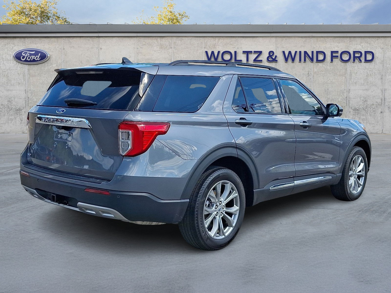 Used 2024 Ford Explorer XLT w/ Equipment Group 202A AWD/4WD image 6