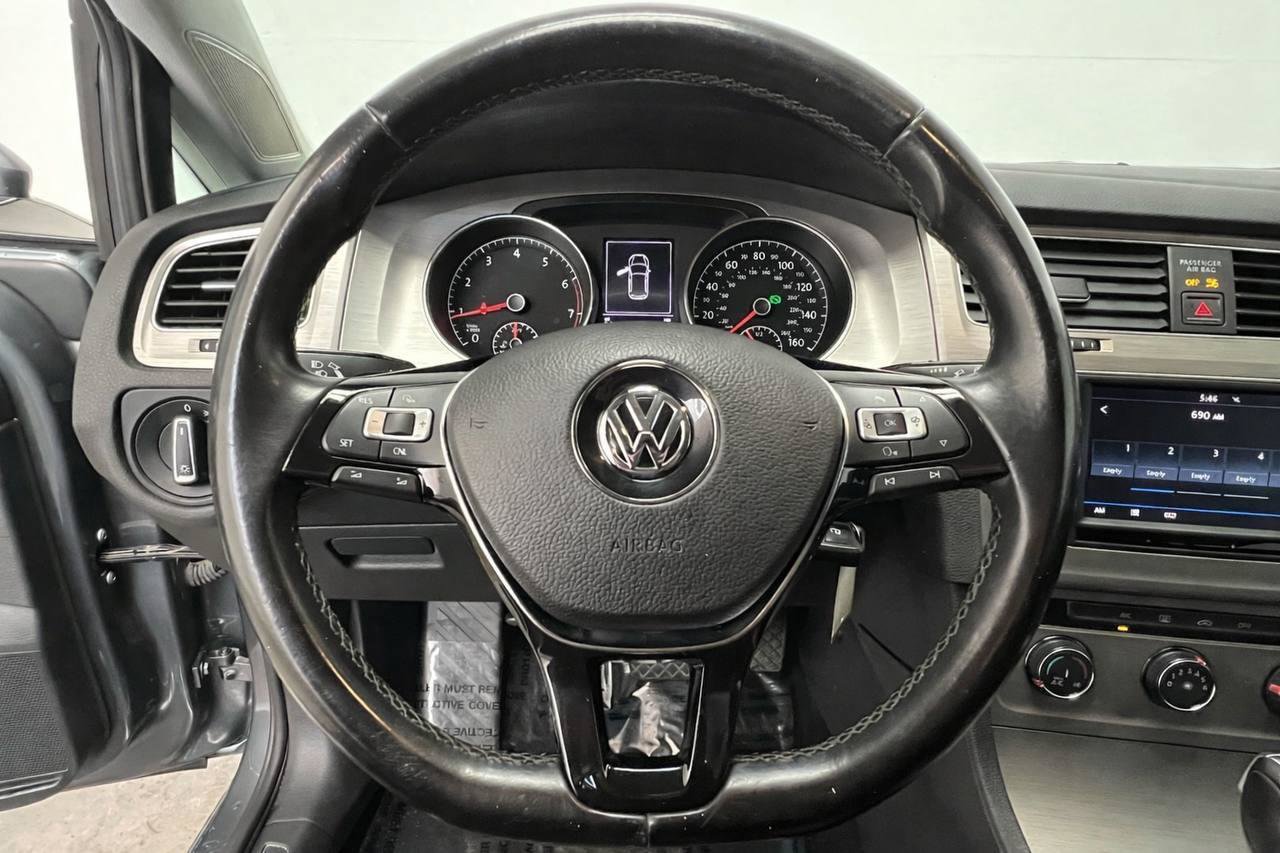 Used 2017 Volkswagen Golf S image 15