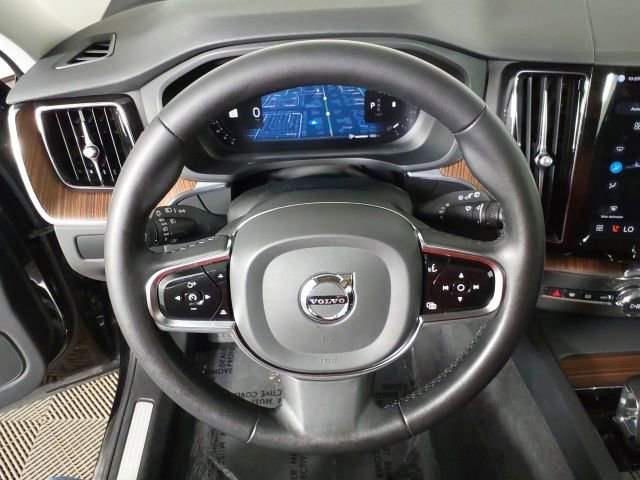 Used 2023 Volvo XC60 B5 Plus image 30