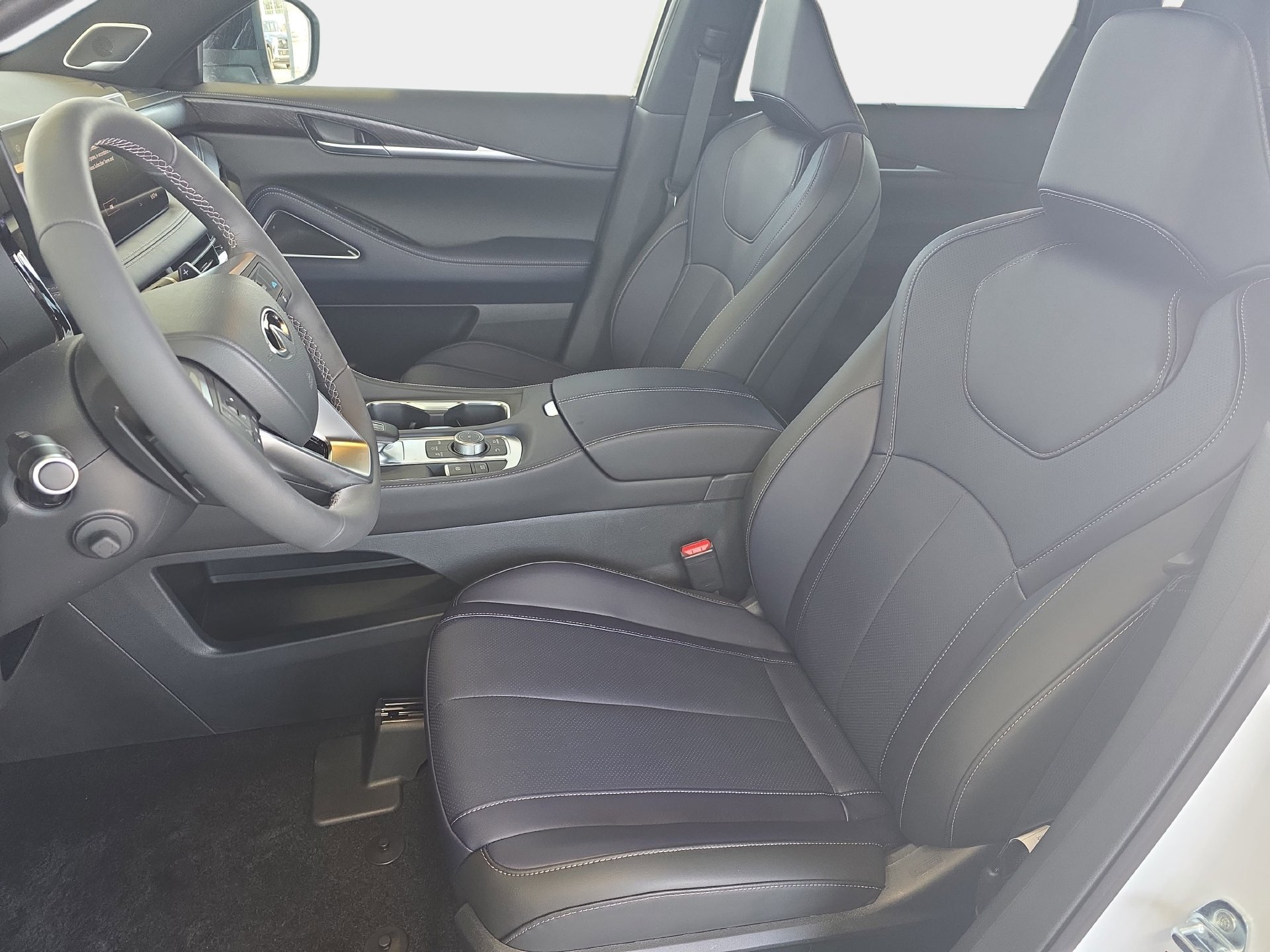 Certified 2026 INFINITI QX60 Sport w/ Dark Cargo Package AWD/4WD image 15