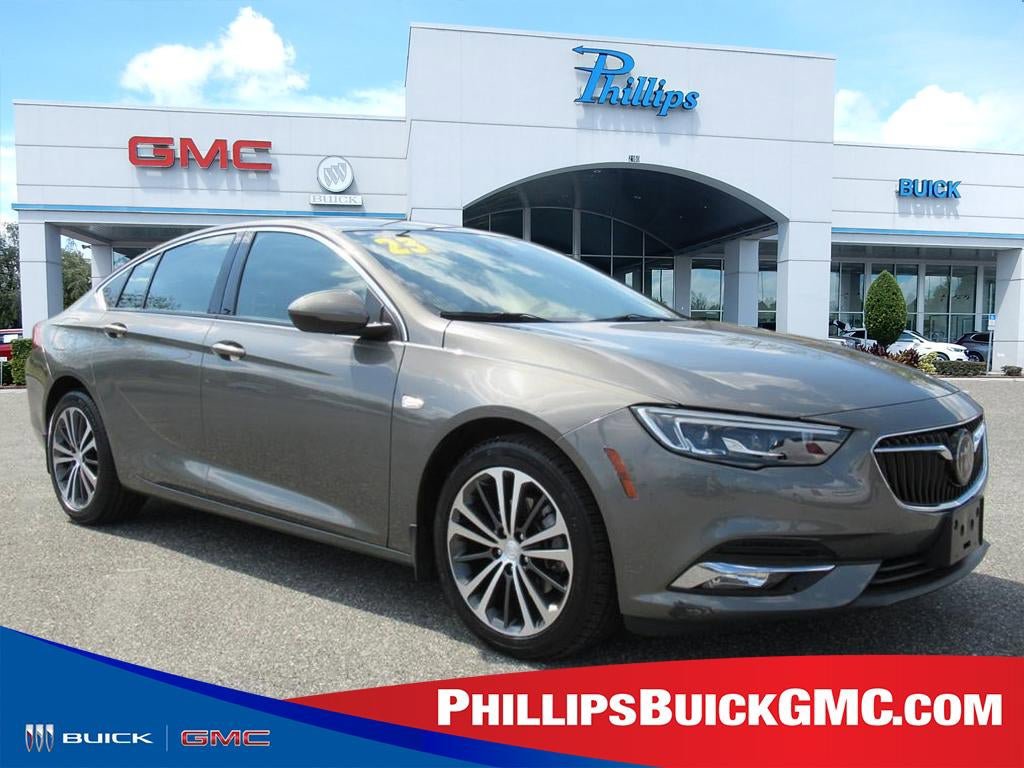 Used 2018 Buick Regal Essence w/ Driver Confidence Package #1 FWD image 1