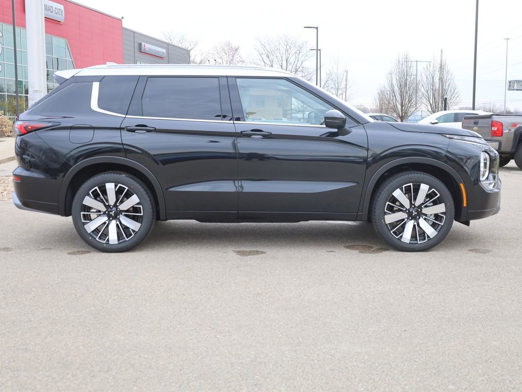 New 2025 Mitsubishi Outlander AWD image 11