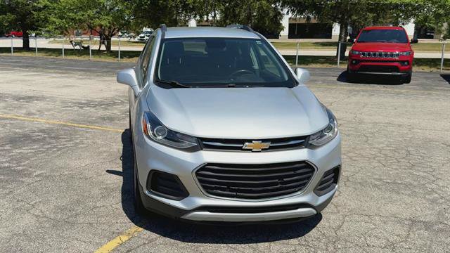 Used 2019 Chevrolet Trax LT w/ LT Convenience Package FWD image 3