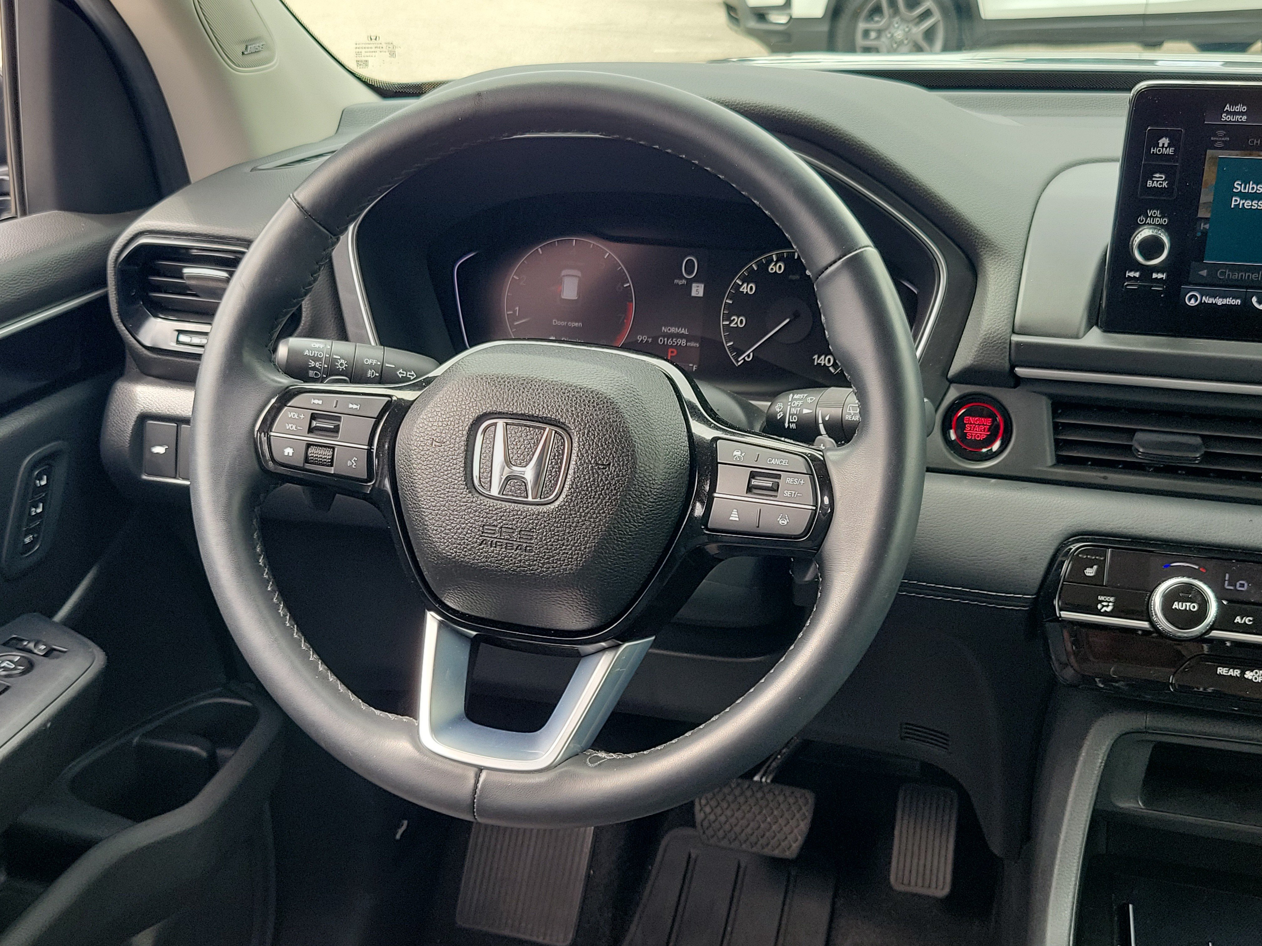 Used 2025 Honda Pilot Touring image 21