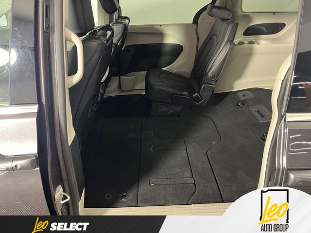 Used 2018 Chrysler Pacifica Touring-L Plus w/ Tire & Wheel Group FWD image 10