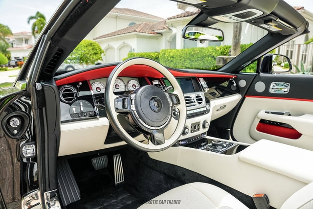 Used 2019 Rolls-Royce Dawn RWD image 43