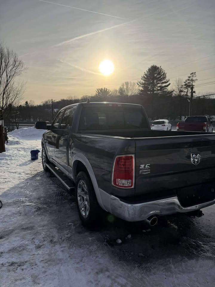 Used 2014 RAM 1500 Laramie w/ Convenience Group AWD/4WD image 4