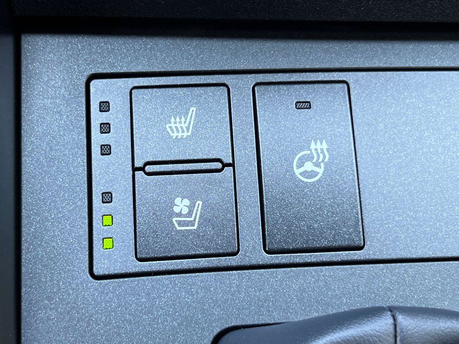 Used 2023 Lexus IS 350 F Sport w/ Navigation Package image 32