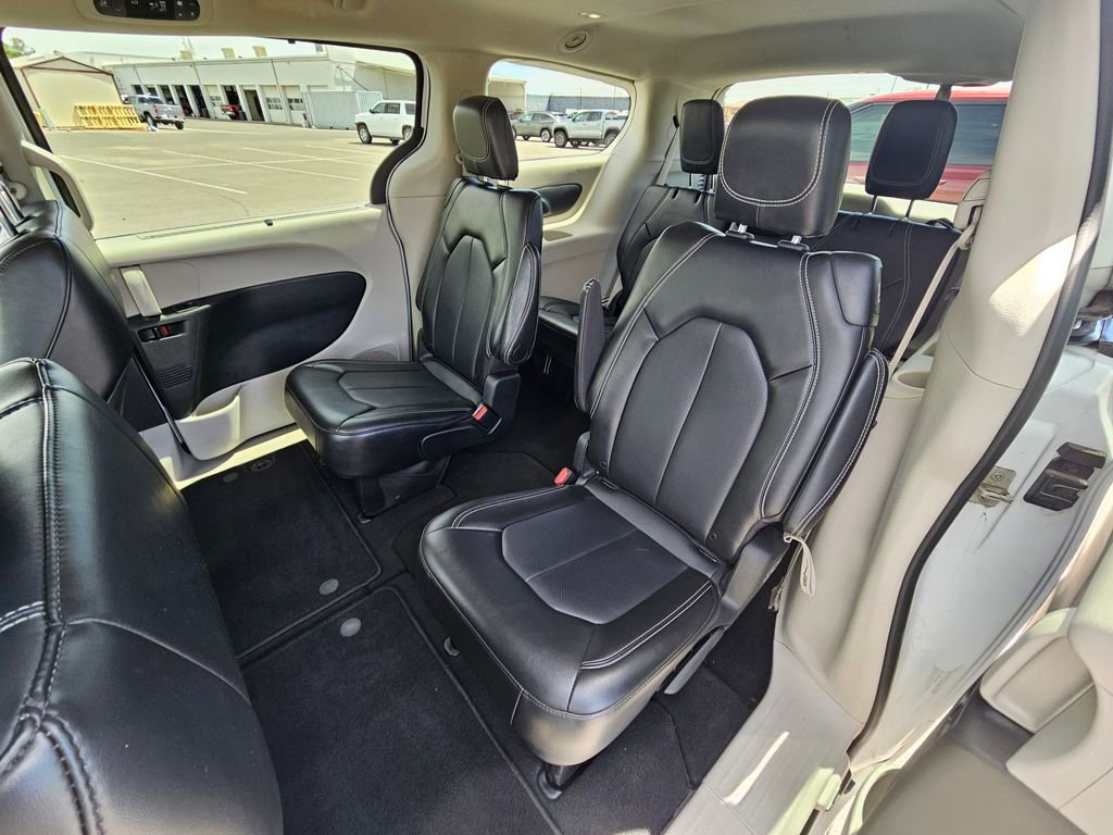 Used 2024 Chrysler Pacifica Touring-L FWD image 13