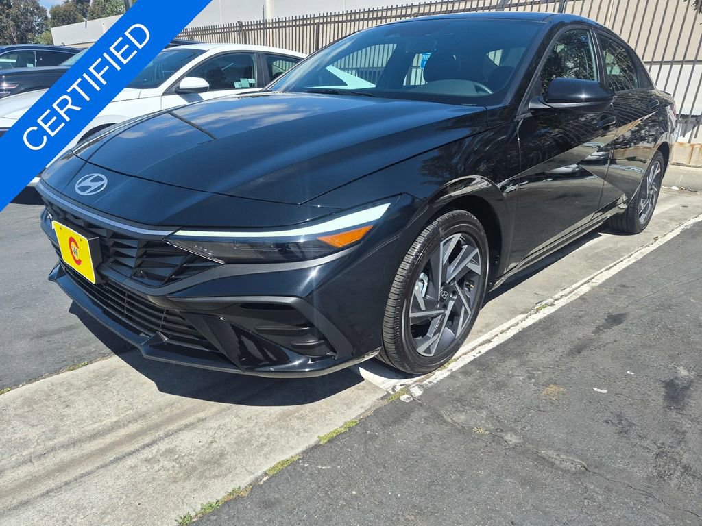 Used 2025 Hyundai Elantra SEL image 2