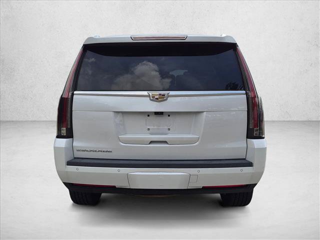 Used 2018 Cadillac Escalade Luxury AWD/4WD image 4