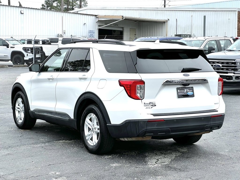 Used 2020 Ford Explorer XLT image 3