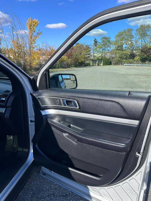Used 2016 Ford Explorer XLT w/ Equipment Group 202A image 24