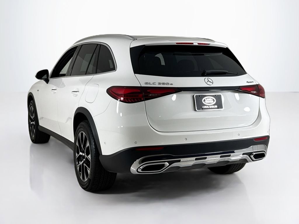 Used 2025 Mercedes-Benz GLC 350e 4MATIC image 3