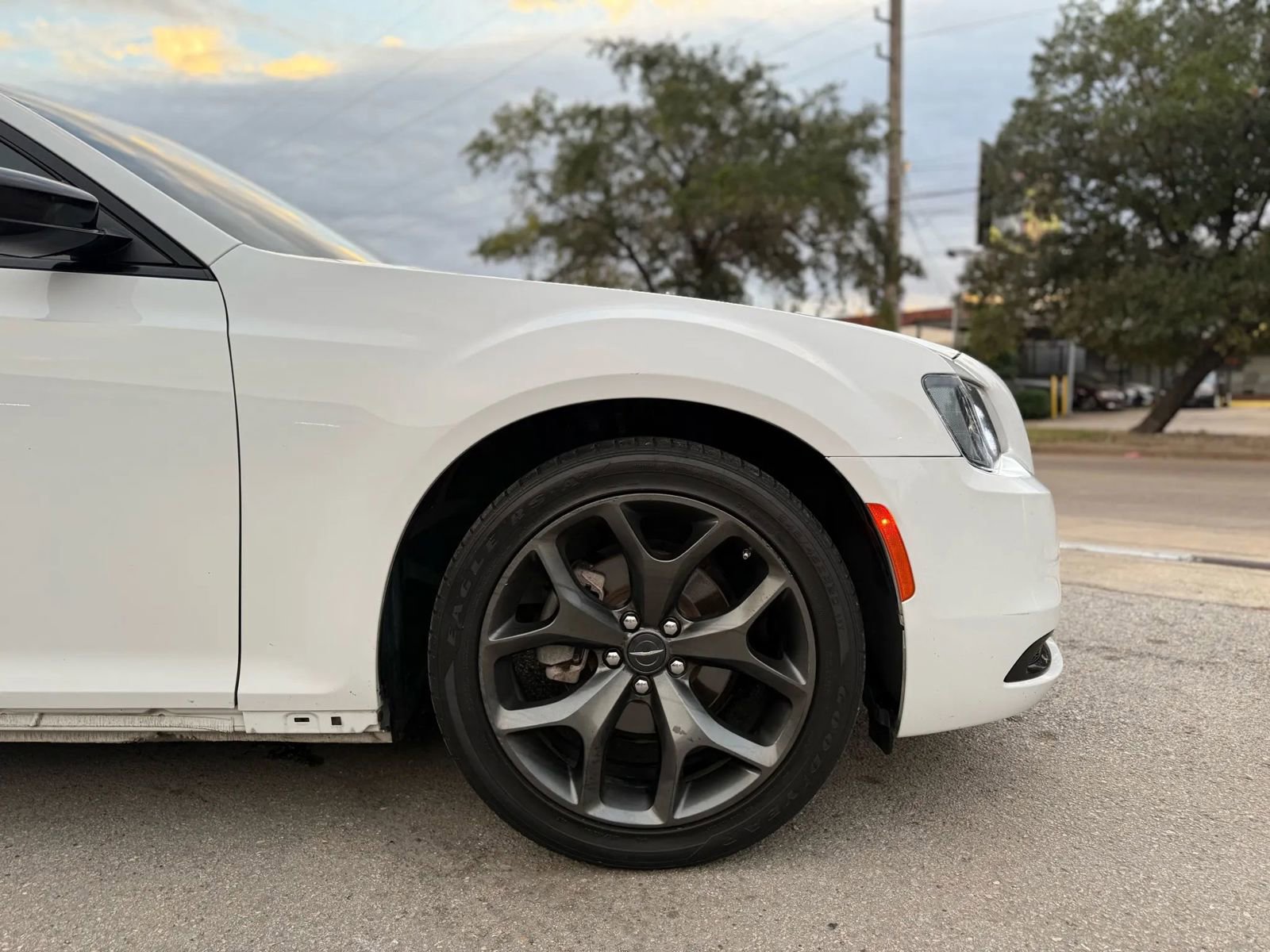 Used 2022 Chrysler 300 Touring w/ Sport Appearance Package RWD image 32