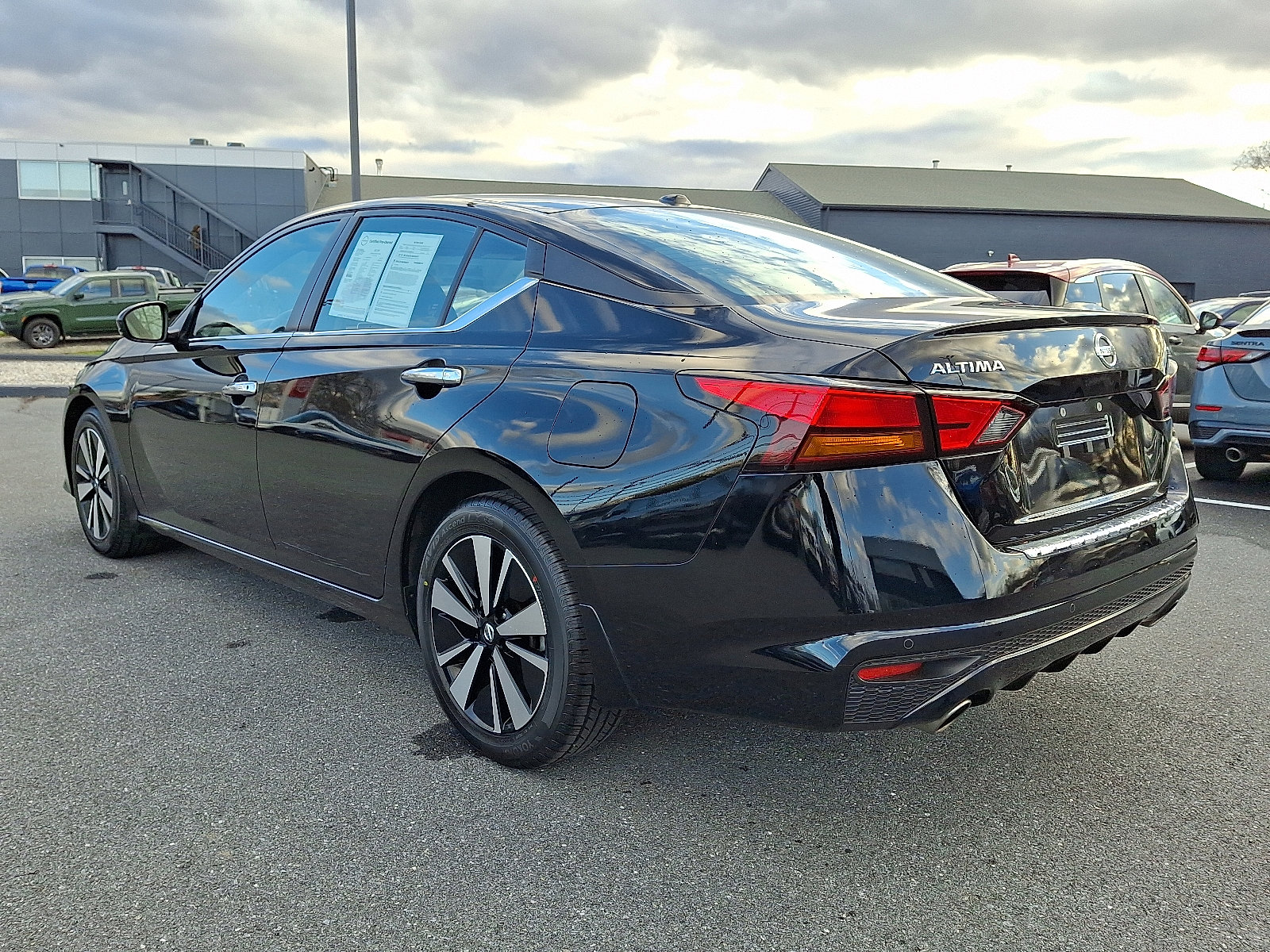 Certified 2022 Nissan Altima 2.5 SV w/ SV Premium Package image 6