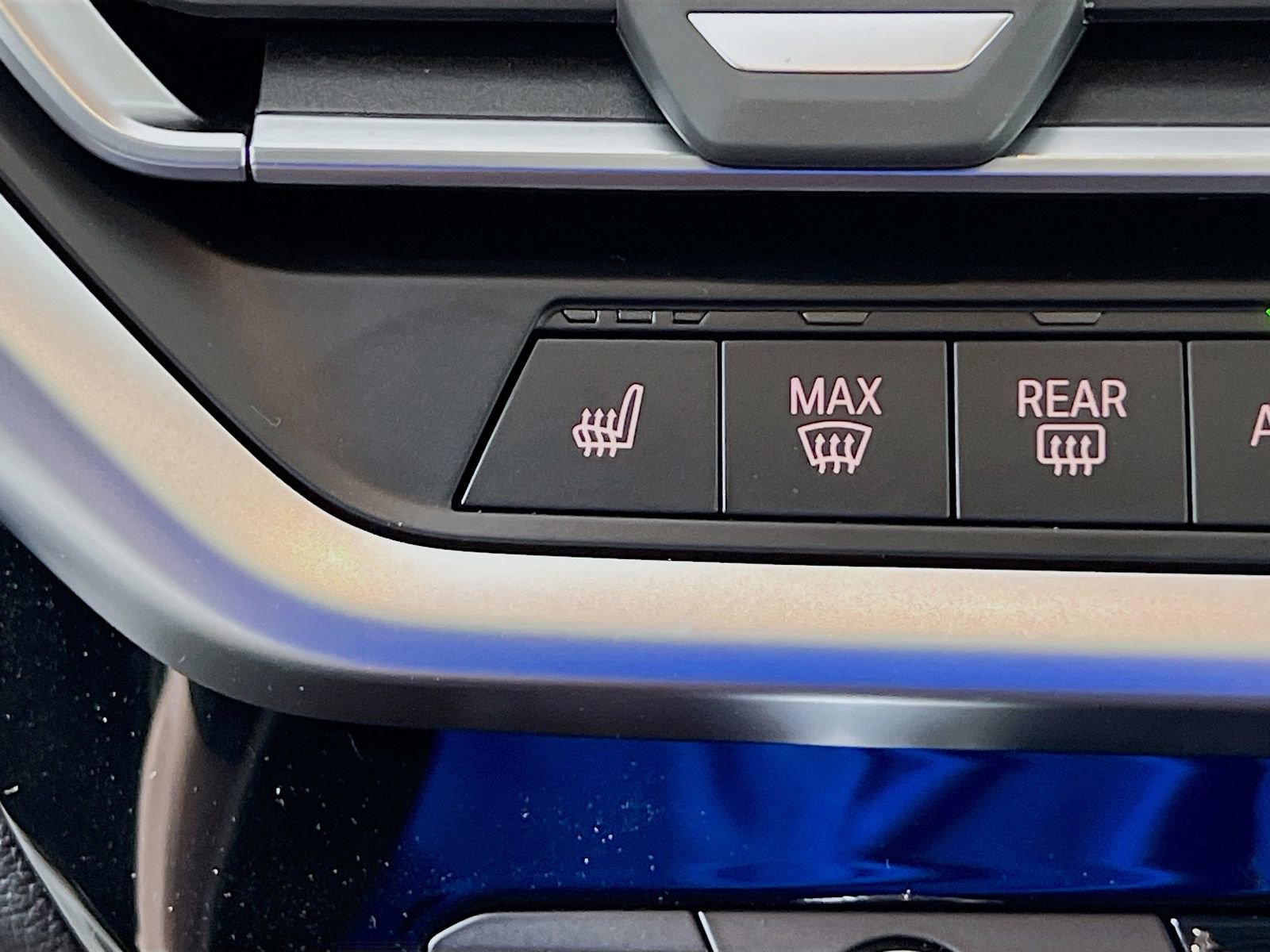 New 2025 BMW X4 xDrive30i w/ Convenience Package image 22