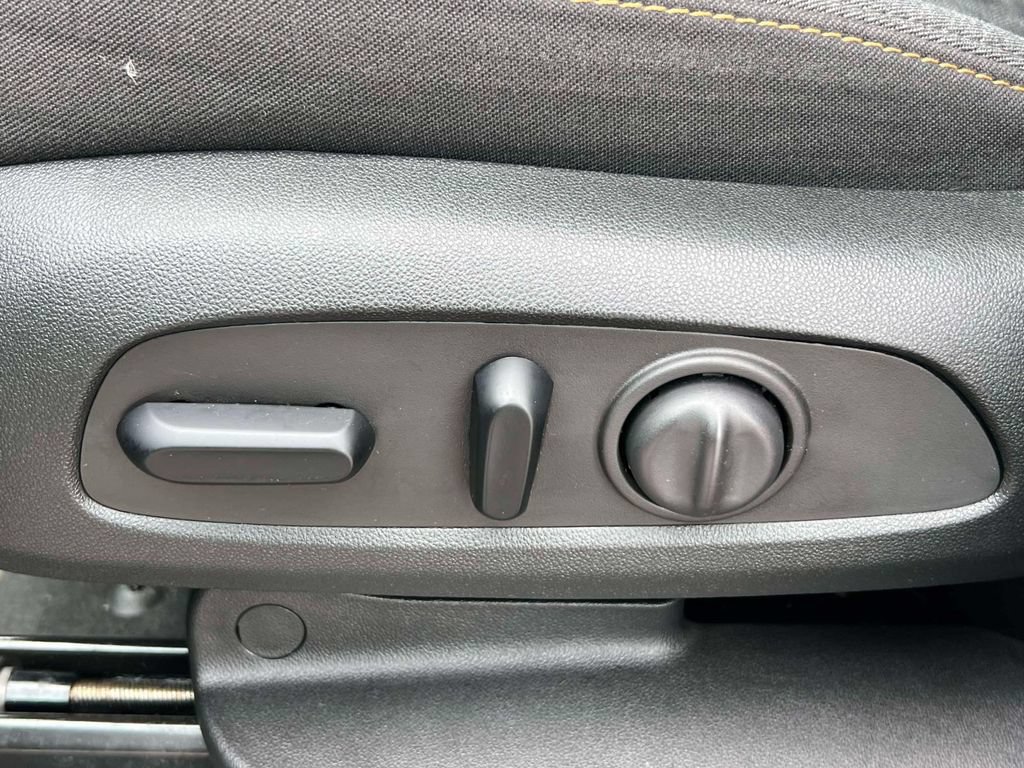 Used 2023 Chevrolet Equinox LT AWD/4WD image 18