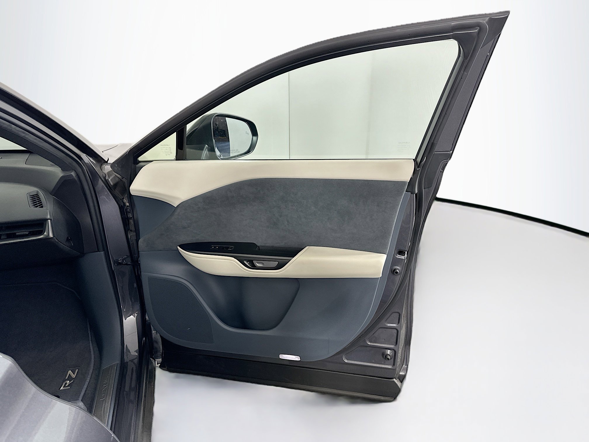 Used 2023 Lexus RZ 450e Premium w/ Accessory Package (Z1) image 32